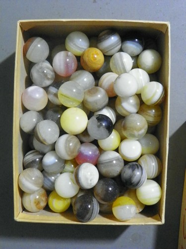 Agate Marbles 4 Pieces 3/4 to 7/8 Inch Mostly Banded Mix Colors Vintage Gemstone - Picture 5 of 5