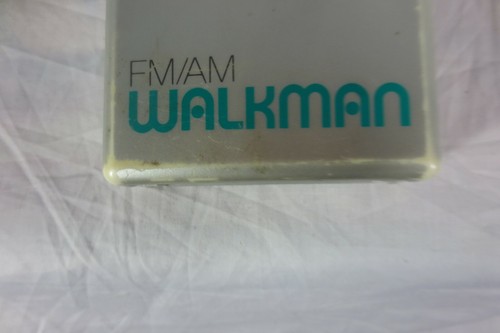 Vintage - Sony FM/AM Portable Walkman - Model - SRF-22W - TESTED/WORKS - Picture 5 of 9