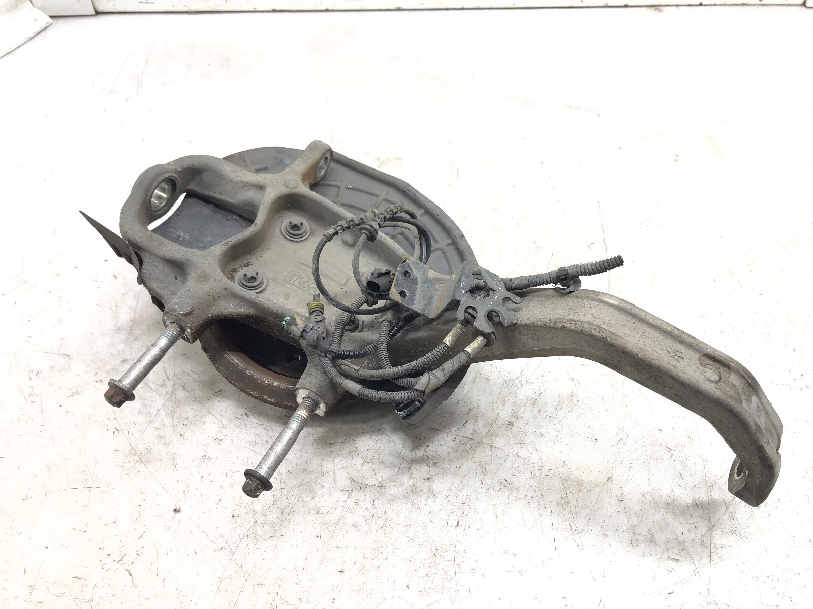 2014-2020 MASERATI GHIBLI 3.0L V6 RWD LEFT DRIVER FRONT SPINDLE KNUCKLE HUB OEM.