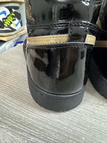 Taglia 14 - Air Jordan 1 Retro High Nero Oro Metallizzato 2020 555088-032 Autentico - Foto 11 di 11