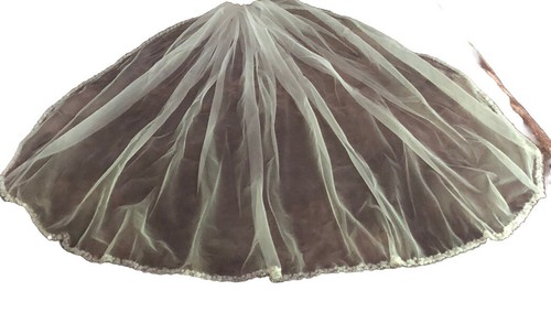 Elegant wedding veil with comb - Picture 4 of 4
