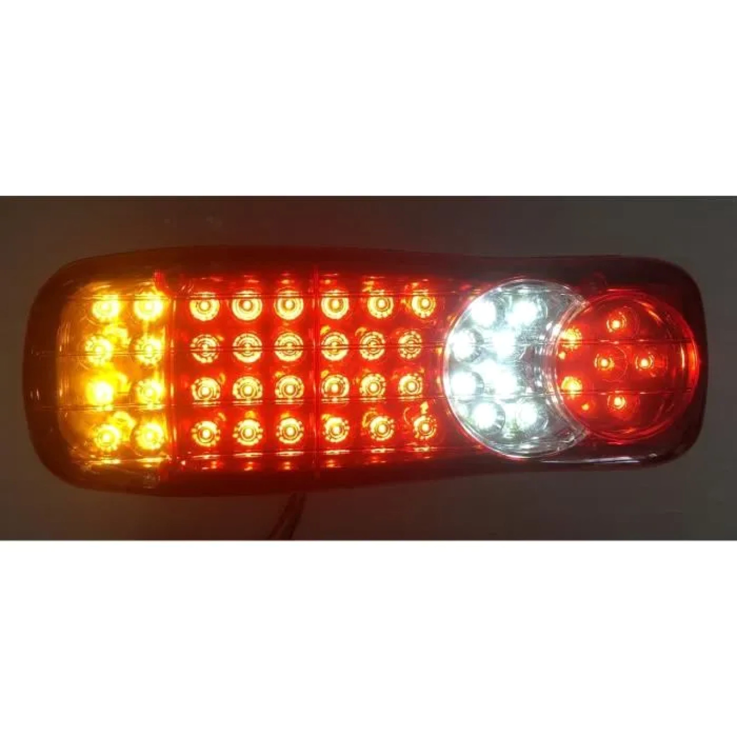 Feux arrière LED 12V antichocs avec 5 fonctions lumineuses intégrées pour remorque