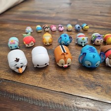 Disney Tsum Tsum Vinyl Figures Mixed Lot. TOTAL Of 31  2 Accessories