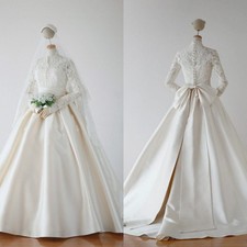 Muslim Wedding Dresses High Neck Long Sleeves Applique Buttons Back Bridal Gowns