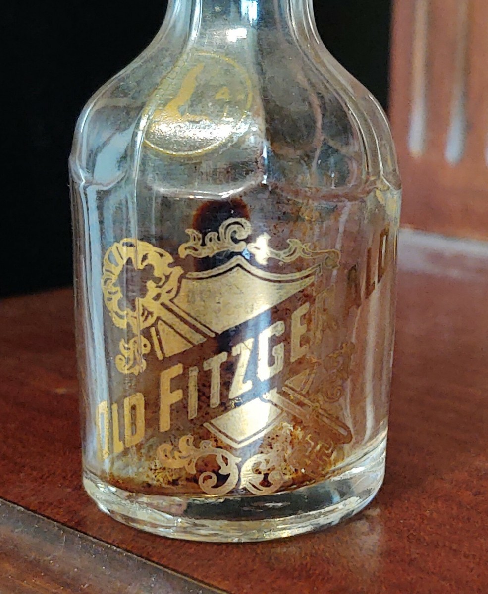 VINTAGE RARE MINIATURE BOTTLE 1959 OLD FITZGERALD GOLD LABEL
