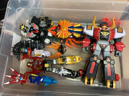 Lot of vintage Power Rangers figures Bandai