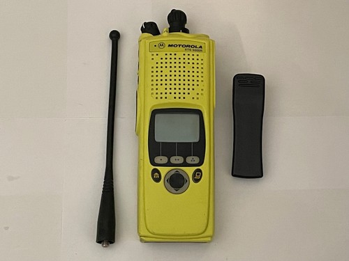 Motorola XTS5000R Model II 700/800Mhz P25 9600 Digital Radio H18UCF9PW6AN Yellow - Picture 2 of 11