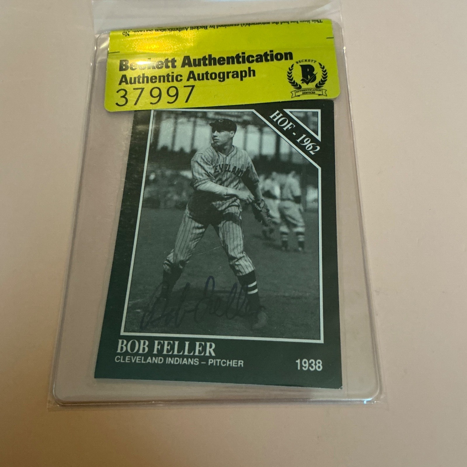 Bob Feller 1991 The Sporting News # 35 BAS Certified Auto Authentic 