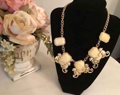 Talbots Monkey Bib Necklace Cream Colored Acrylic Gold Tone Adjustable Clasp - Picture 1 of 5
