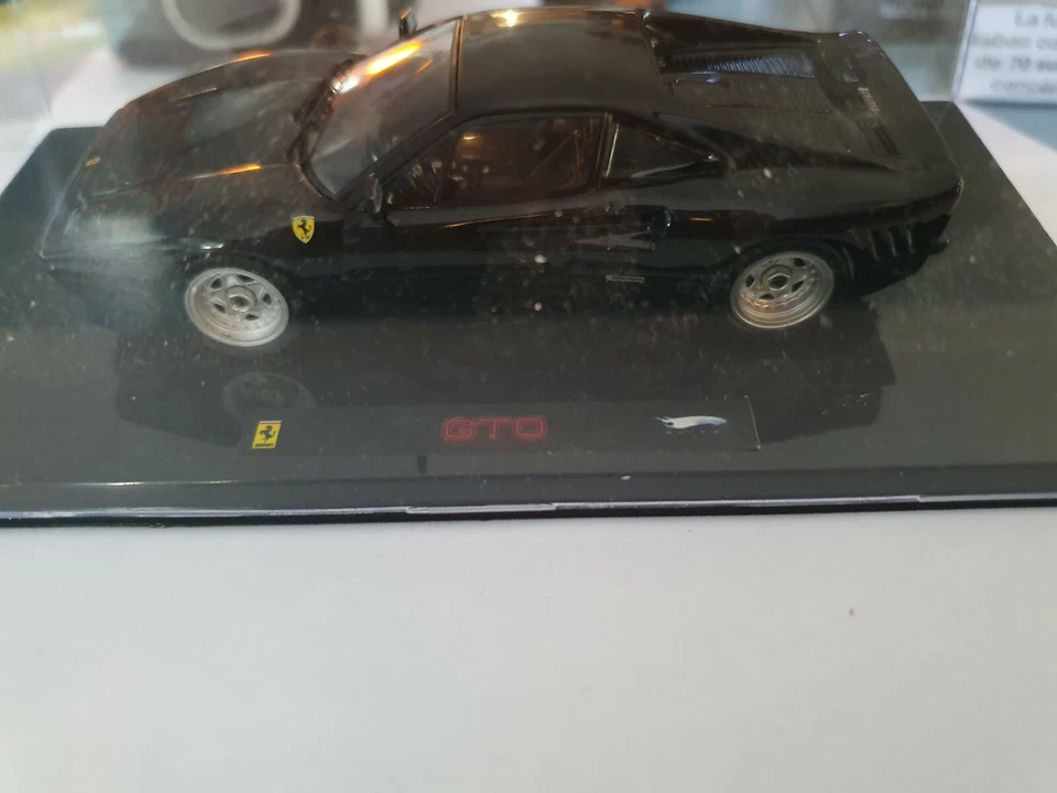 1/43 Hot Wheels Ferrari GTO élite noire modèle P9930 - Photo 3/4