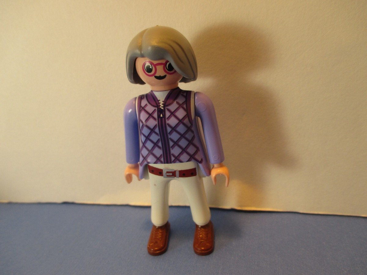 Figurine Playmobil Femme Numéro 12480 - Occasion En Bon état, Parfaite Pour Compléter Une Collection