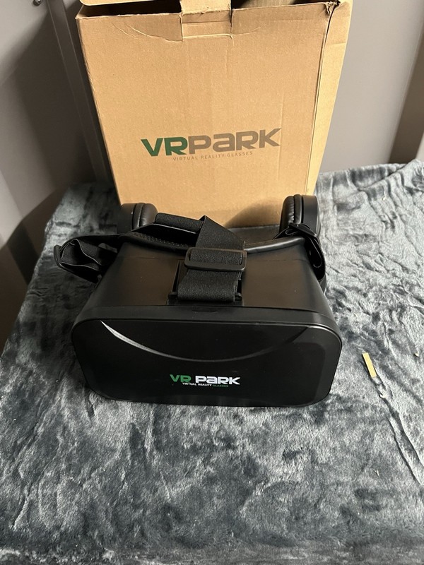 VR Park VRPARK-J20 Black Plastic Smartphone VR Headset Compatible with VR Apps