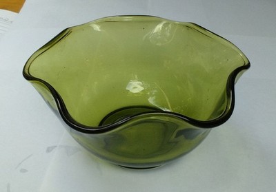 Mid Century Green Glass Bowl Waved Edge 5.25'' Vintage