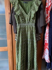 Traum Kleid Zara M Lochstickerei grün Spitze Sommer Party 36 38 Midi Flügelärmel