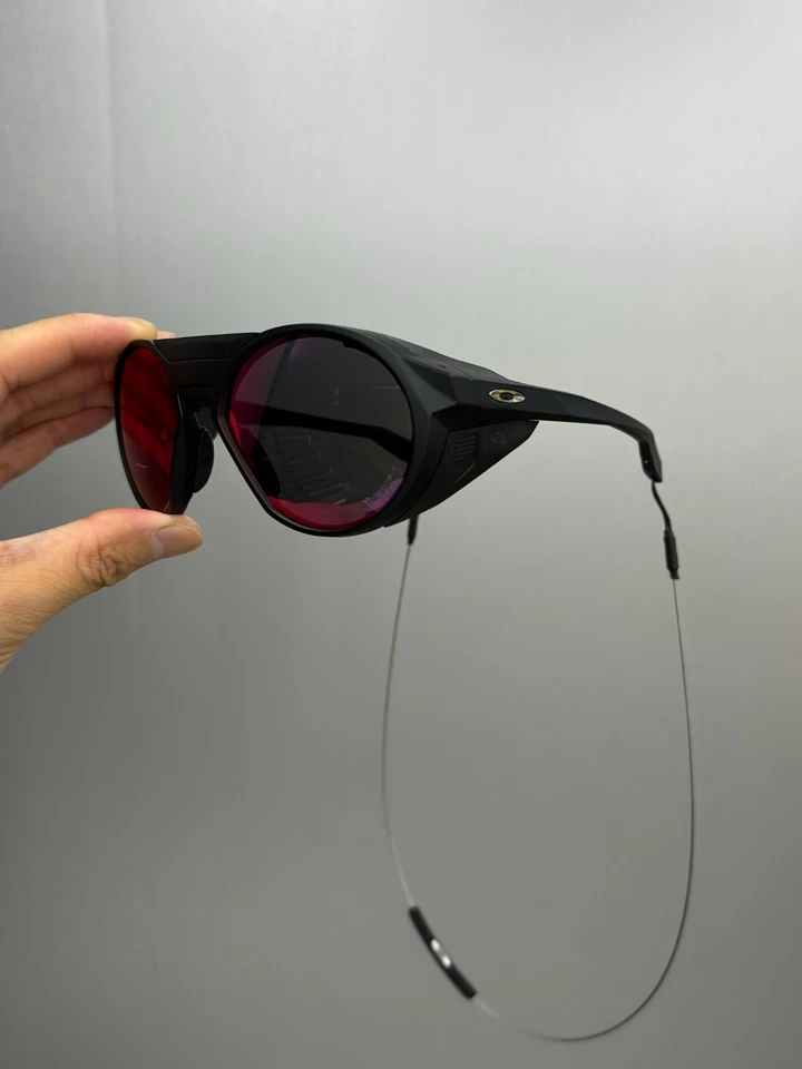 Oakley CLIFDEN OO9440 Matte Black Round Ruby Lens Sunglass New - Image 4 of 4