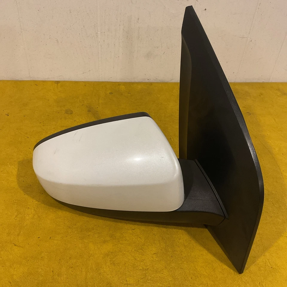 Белое оригинальное правостороннее зеркало заднего вида с электроприводом для Nissan Sentra 2007-2012 годов выпуска - Изображение 2 из 4