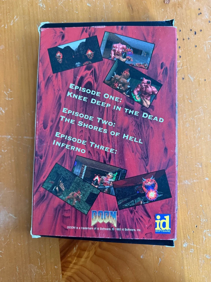 id Software DOOM 1993 Original 3.5 Floppy v1.2 Registered w/ Manual Box Receipt - Image 3 of 4