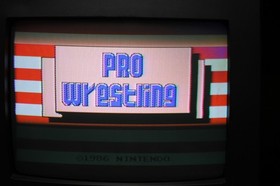 Nintendo NES Console, 2 Controllers, Zapper Gun, 26 Games w Sleeves & Manuals