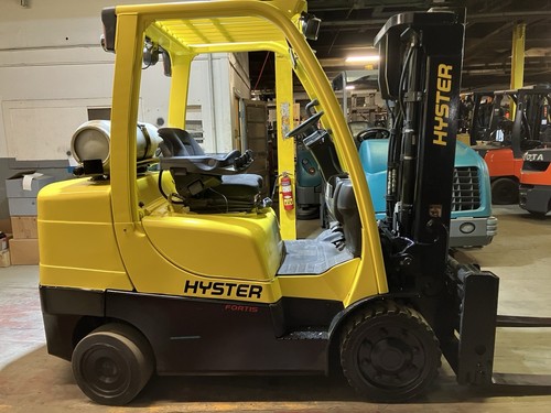 2019 Hyster 8000 LB Forklift With SS/FP and 2 Stage mast