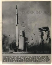 1965 Press Photo French Army Launches "Emeraude" Rocket, Sahara - nosp05030