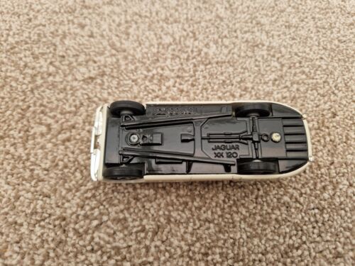 CORGI VANGUARDS 1/43 CLASSIC JAGUAR XK 120 DIECAST MODEL CAR COLLECTABLE - Picture 3 of 4