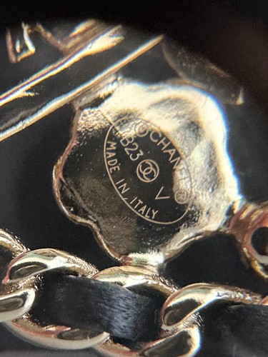 CHANEL 2023V GOLDEN CC LOGO BLACK LEATHER CHAIN SHIELD BROOCH PIN CHARM - Picture 22 of 23