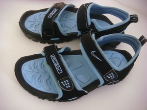nike hiking sandals womens