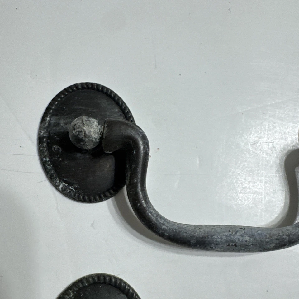 Puxadores de gaveta vintage preto liso com alguns parafusos incluídos - Imagem 4 de 4