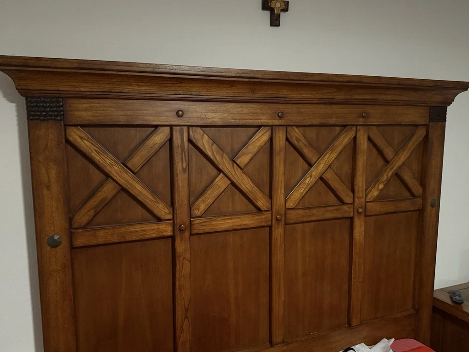 4-o Rustic Wood Queen Bedroom w/ Headboard, Footboard, Dresser & 2 Nightstands. - Image 2 of 4