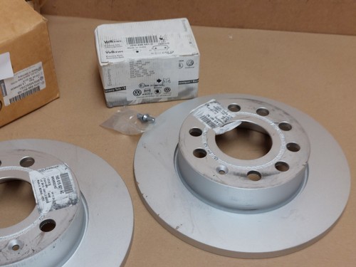 Skoda Octavia Mk2 Rear Brake Pads With Discs 2003-2014 JZW698601AB Genuine NEW - Picture 3 of 10