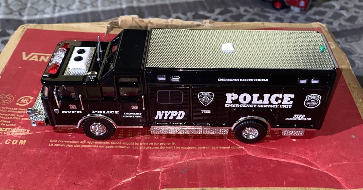 CODE3　NYPD ESU 1/64 絶版品　その2　　激レア Code 3 NYPD ESU Vehicles 1:64 Scale - YouTube