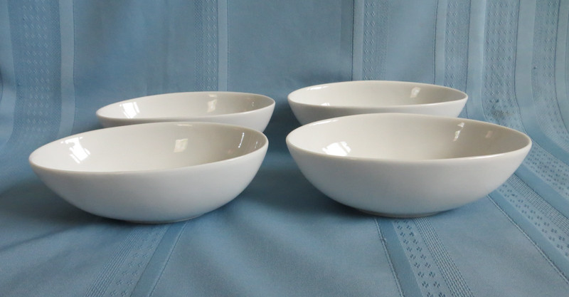 Set of 4 Crate & Barrel Large White Oval Salad Snack Bowls  7 1/4" x 4 1/2" NEW