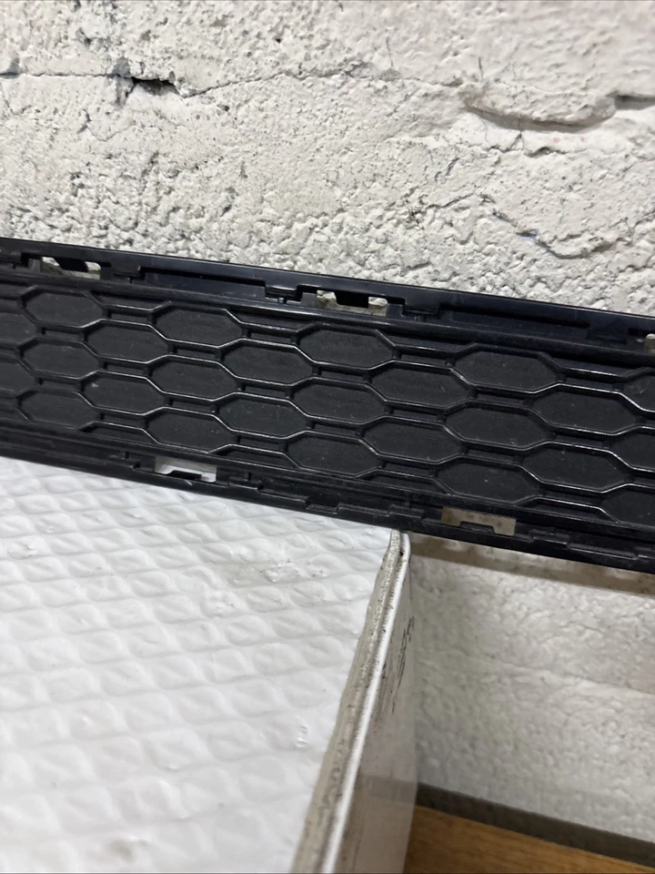 BMW M850i 2019-2023 parachoques trasero parrilla inferior moldura 51128075282 #876 Foto 3 de 4