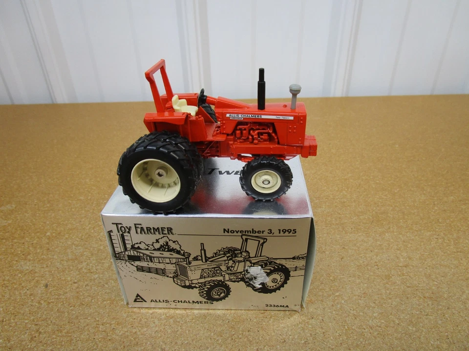 Allis Chalmers Two Twenty tractor ERTL 1/43 1995 National Farm Show diecast B14Z - Image 3 of 4