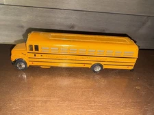 AUTHENTIC SCALE INTERNATIONAL 3000 YELLOW SCHOOL BUS 1988 DIECAST