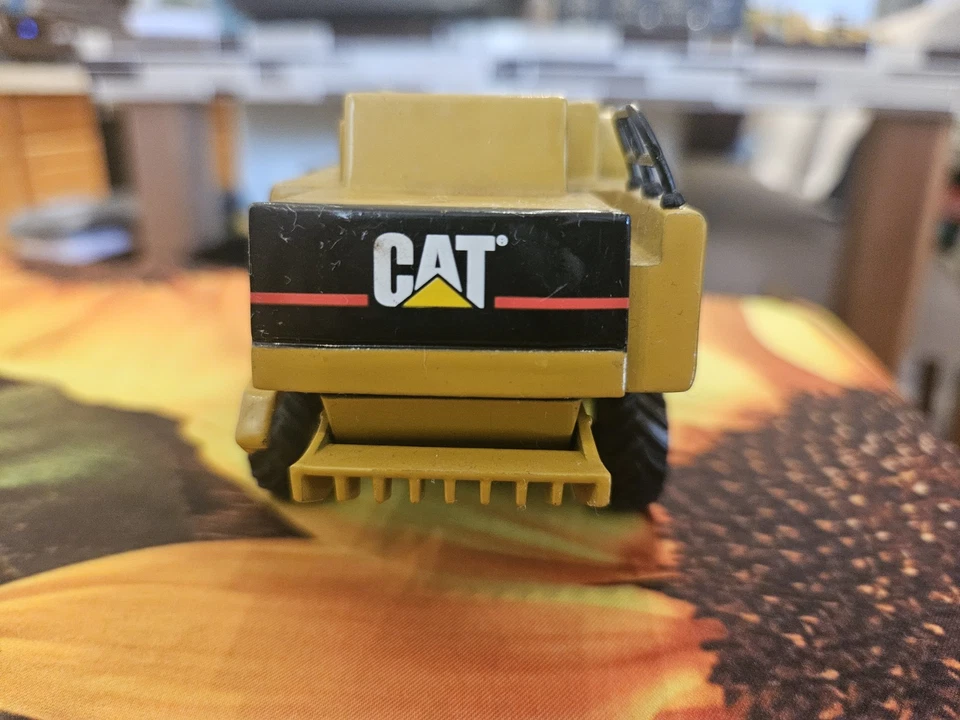 1/64 NORSCOT CAT LEXION 485 COMBINE - Image 2 of 4
