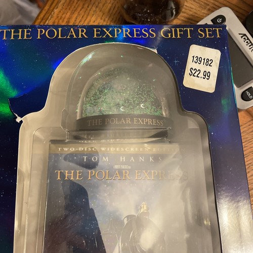 The Polar Express Gift Set - Brio Train, Deluxe DVD & Limited Edition Snow Globe - Picture 2 of 7