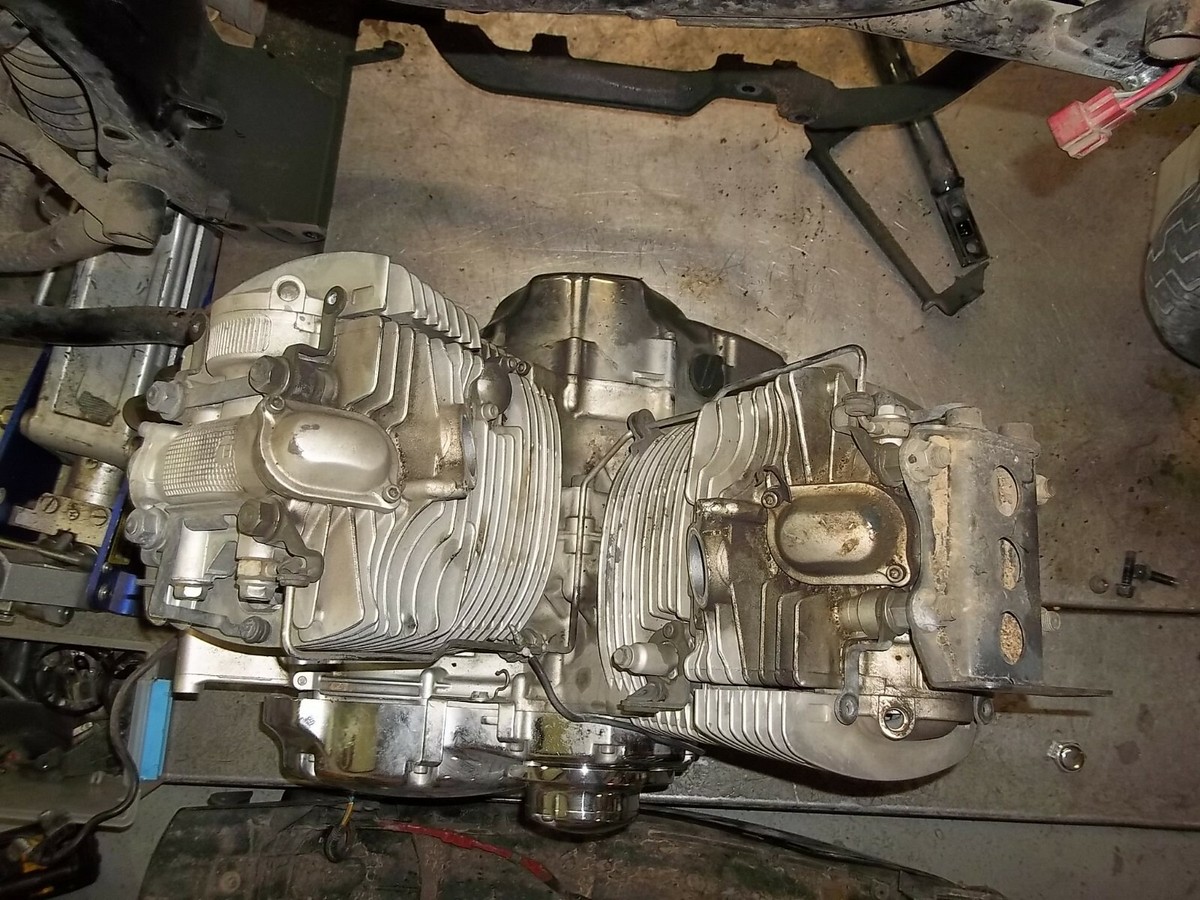 YAMAHA 01 XVS1100 V-STAR CUSTOM ENGINE 5EL-15100-00-00 XVS 1100