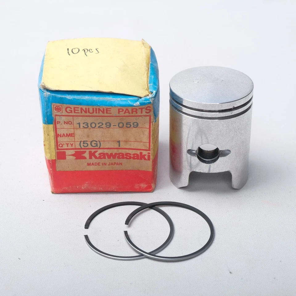 Pistón y anillo Kawasaki G5 G7 KH100 KE100 KM100 KV100 de gran tamaño 0,50 13029-059 Foto 2 de 4
