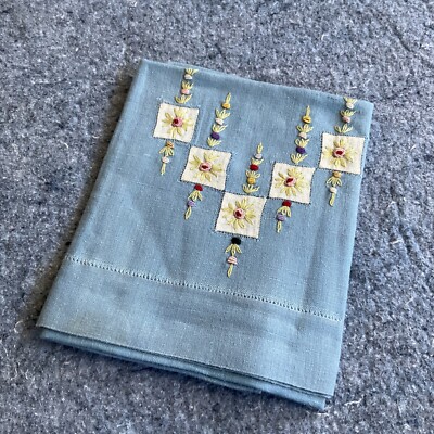 VINTAGE GUEST TOWEL EMBROIDERED NEEDLE POINT AQUA COLOR SIZE 17'' x 30'' Floral