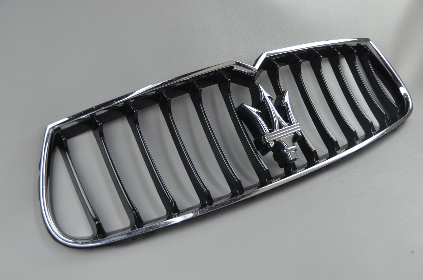 2014-2017 Maserati Ghibli Front Upper Radiator Grille 670011097 OEM 14 15 16 17