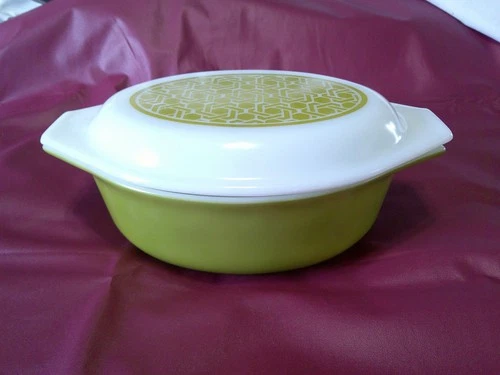 Vtg PYREX #043 Green & White Wicker Basket Weave 1.5 Qt Casserole Dish & Lid