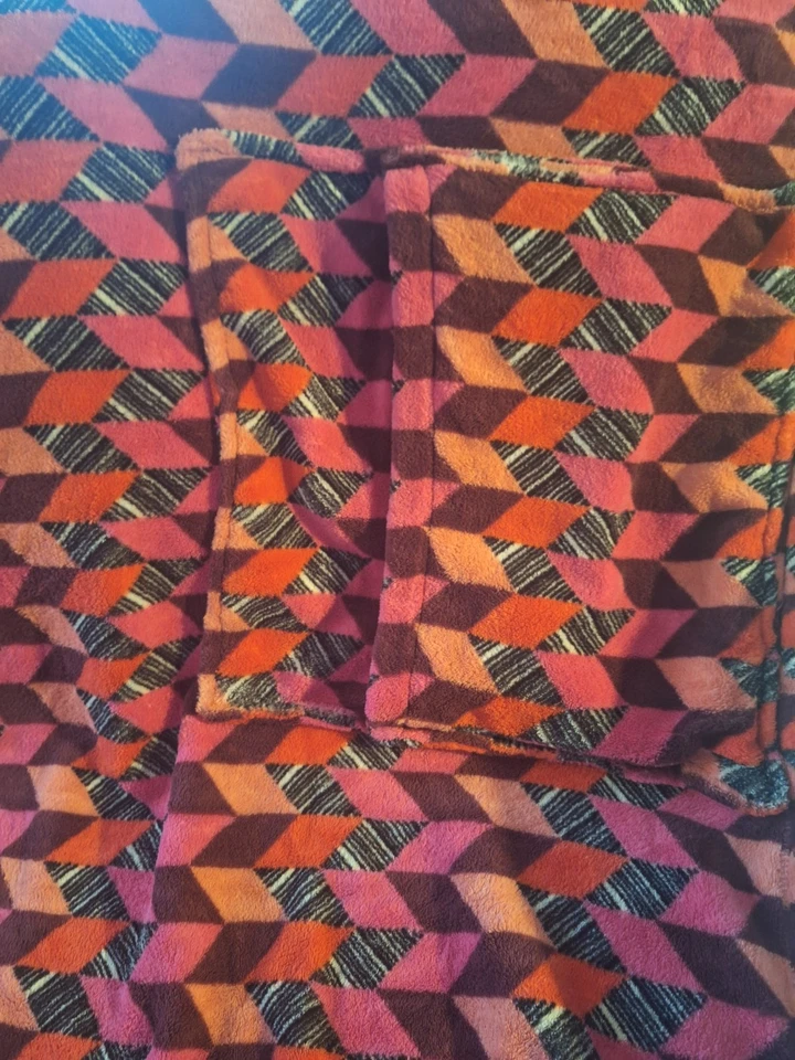 Vera Bradley Plush Packable Travel/Lap Blanket, 60"×44", Multicolored Geometric - Image 3 of 4