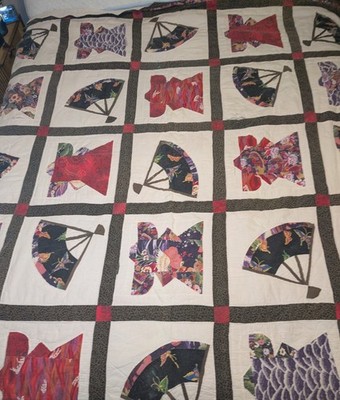 Vintage Handmade Grandmother's Fan Quilt Motifs And Floral Design 87''x76''