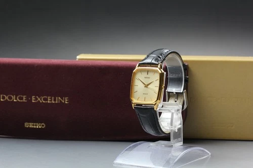 [Near MINT] Vintage Seiko Dolce 8J41-5000 Gold Quartz Men's Watch From JAPAN