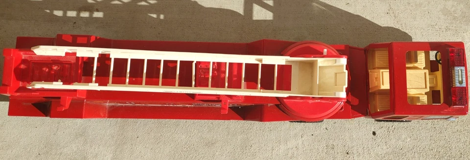 Vintage Nylint Firetruck Hook-N-Ladder Trailer Fire Truck Engine Steel Metal Toy - Image 4 of 4