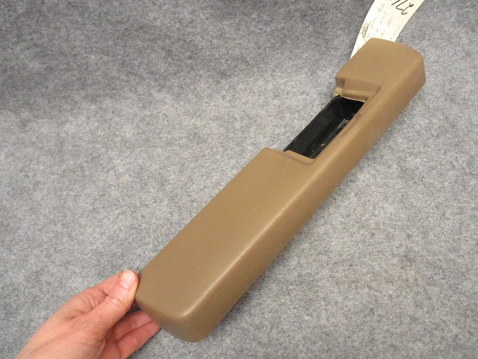 1995-1998 Chevy GMC Truck Ext Cab C/K 1500-3500 LH descanso de braço traseiro bronzeado fabricante de equipamento original 27614 - Imagem 2 de 3