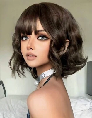 Perruque Synthétique Brune Marron Courte Wig Femme Bouclé Frange +4 Bonnet - Photo 1/4