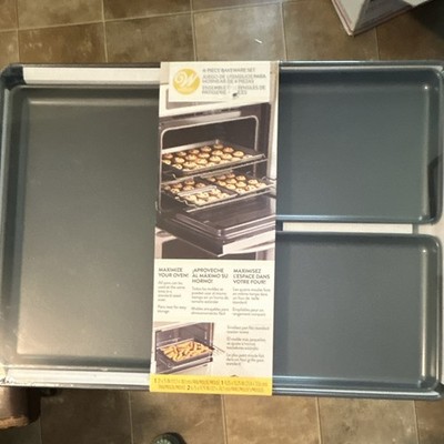 Wilton 4-Piece Non-Stick Steel Baking Tray Set, Gray Rectangle, 450°F