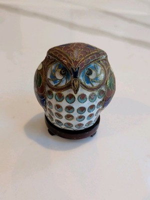 Cloisonné Emaille Eule Figur Messing 3,25'' hoch mit Holzständer kleine Statue MCM